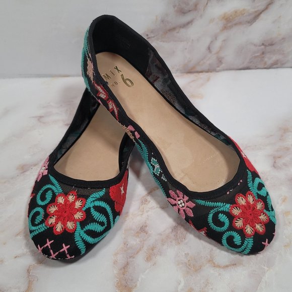 Mix No. 6 Shoes - Black Floral Embroidered Flats